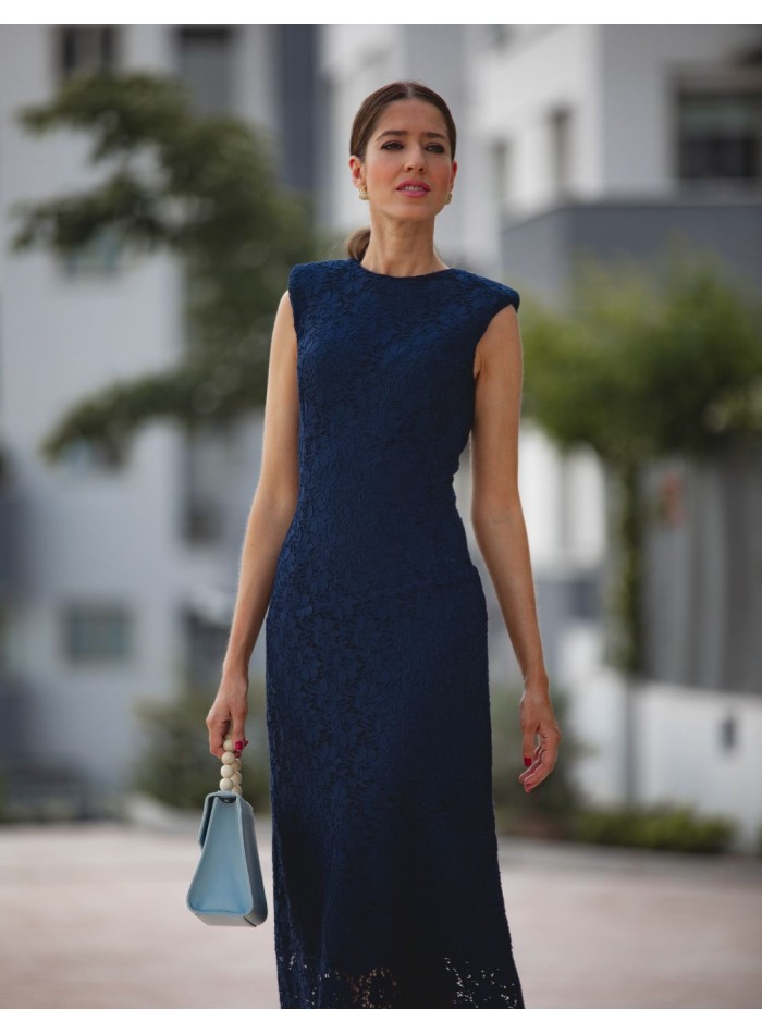 Vestido midi azul marino con hombreras para mama comunion
