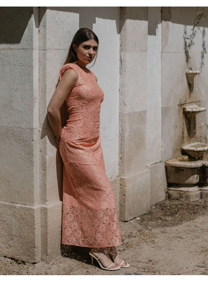 Robe midi corail avec épaulettes et tissu découpé
