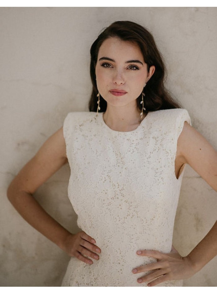 Vestido midi blanco roto con hombreras