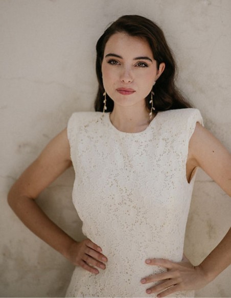 Vestido midi blanco roto con hombreras Vestido midi blanco roto con hombreras