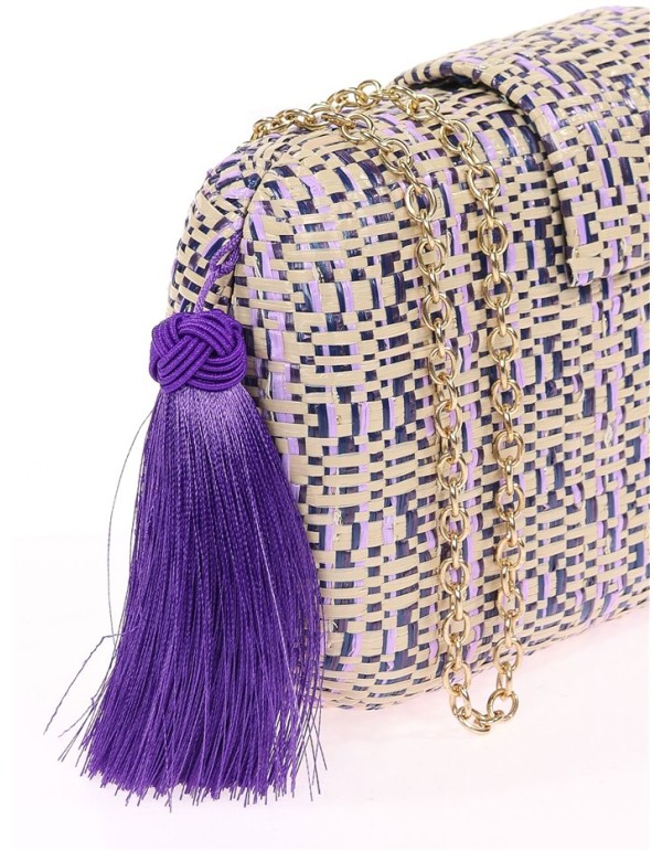Bolso de fiesta ovalado de rafia trenzada con borla en color morado 2