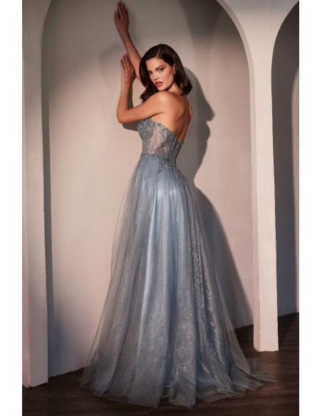 Vestido de fiesta largo con cuerpo de pedrería palabra de honor y falda de tul en color azul claro elegante