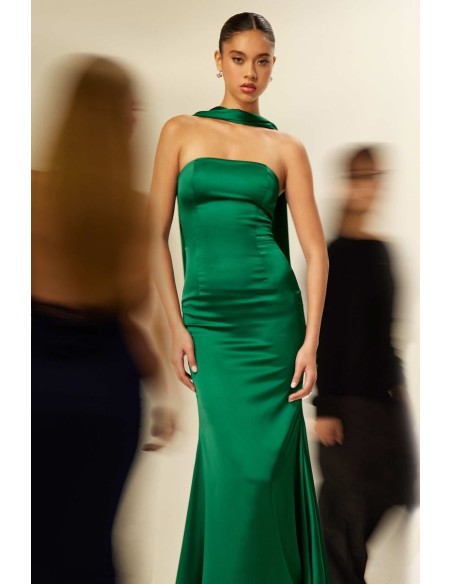 Robe de bal ajustée et sans bretelles avec châle assorti