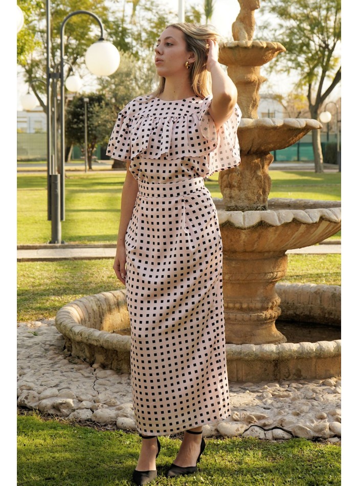 Pink blouse with ruffle and squares