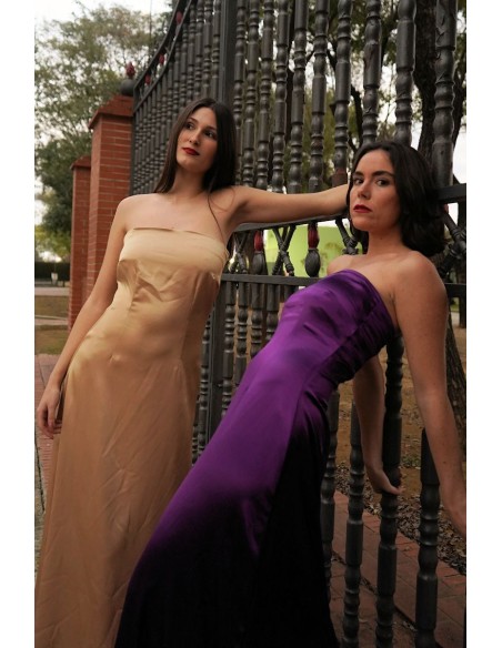 Robe longue à bretelles en satin doré