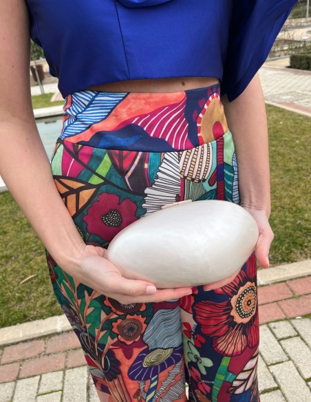 Pearlized clutch bag with pearl effect