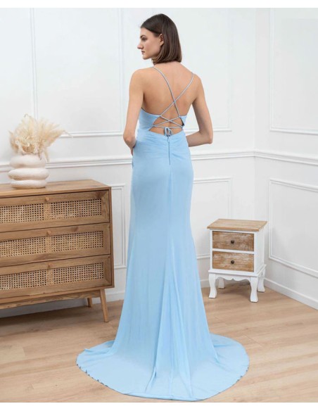 Longue robe d'invité avec décolleté en V et dos croisé