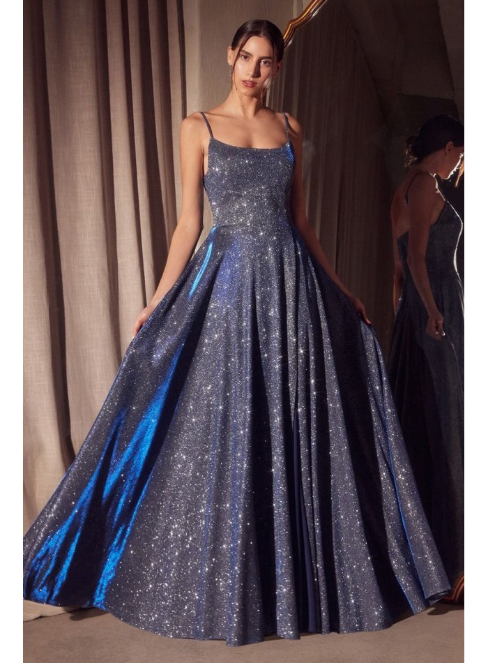 Vestido de invitada largo con corte imperio y falda de vuelo en azul noche