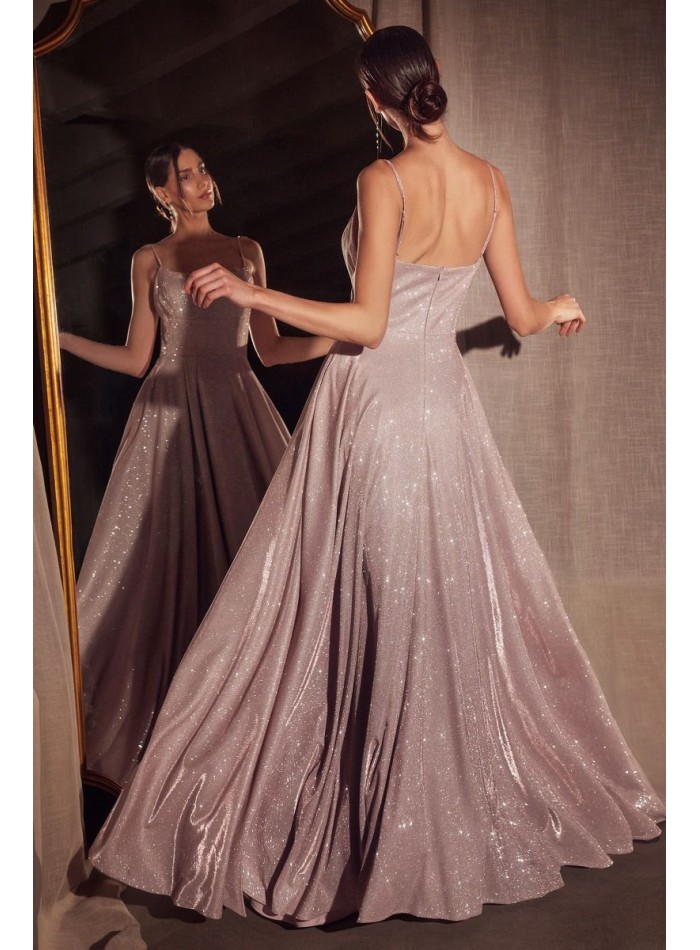 Vestido de invitada largo con corte imperio y falda de vuelo en un rosa pastel