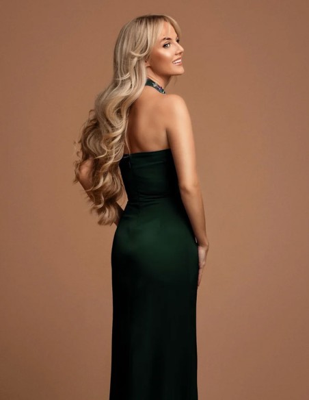 Vestido de fiesta largo con escote halter de pedrería