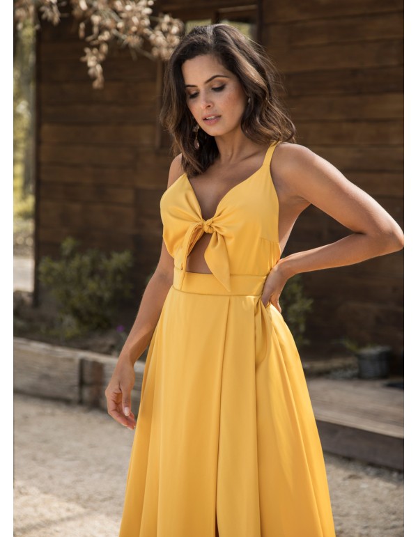 Robe longue jaune avec nœud ajustable et jupe fendue 2