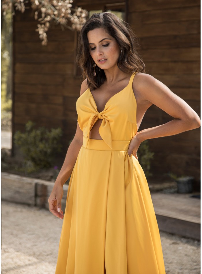 Long yellow dress with adjustable bow and skirt...