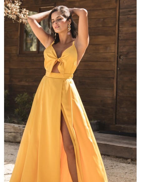 Robe longue jaune avec nœud ajustable et jupe fendue