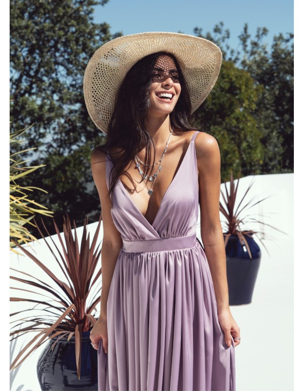Vestido largo lila con escote cruzado y tirantes 2