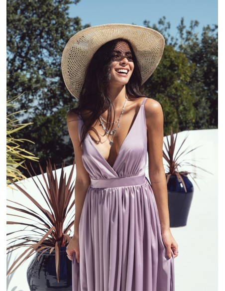 Vestido largo lila con escote cruzado y tirantes para damas de honor Vestido largo lila con escote cruzado y tirantes para damas de honor