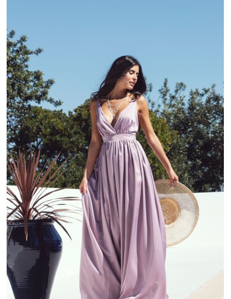 Vestido largo lila con escote cruzado y tirantes Vestido largo lila con escote cruzado y tirantes
