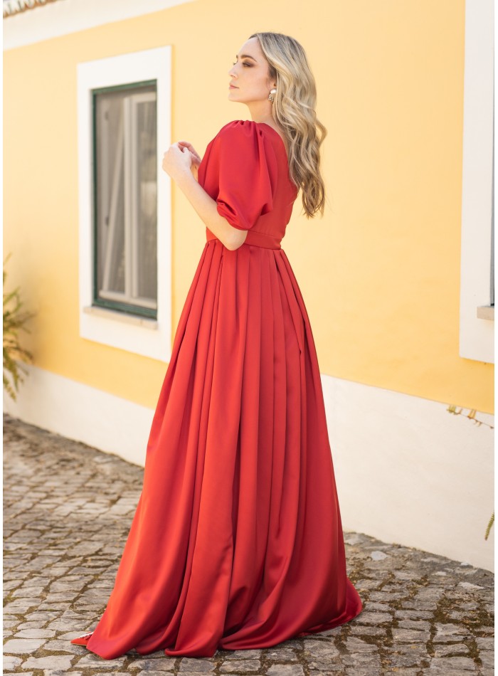 Long asymmetric red dress with a slit in the skirt