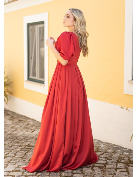 Long asymmetric red dress with a slit in the skirt
