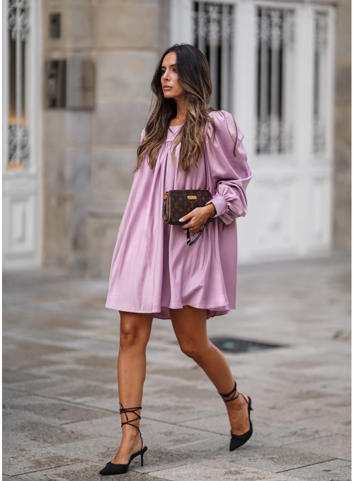 Robe courte lilas à coupe large