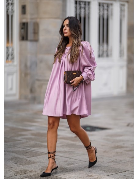 Vestido corto lila de corte amplio