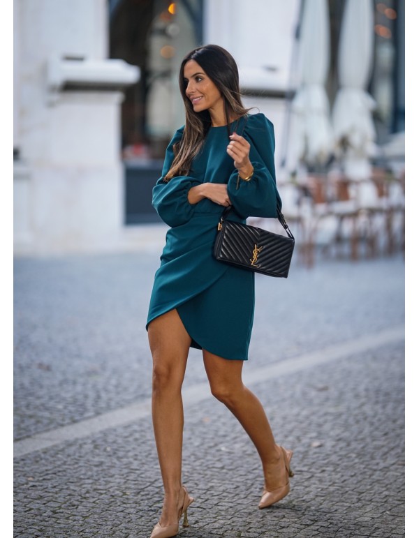 Vestido corto verde con mangas largas