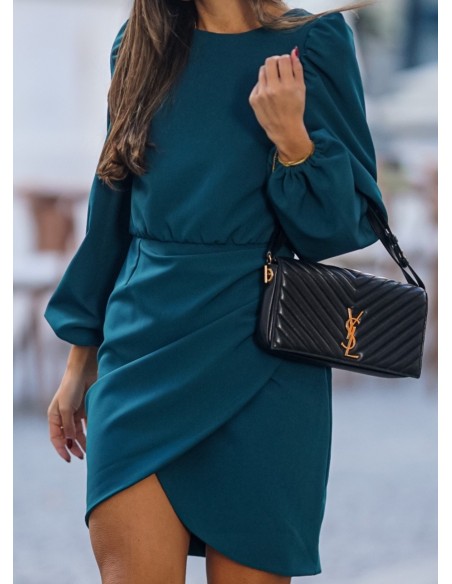Short green dress with long sleeves