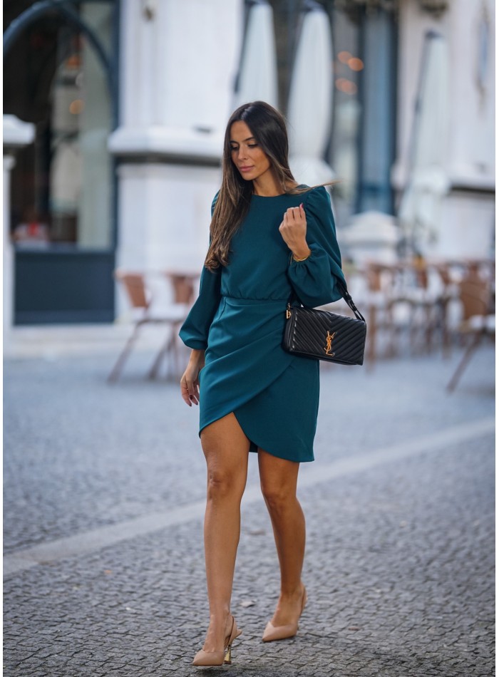 Vestido corto verde con mangas largas