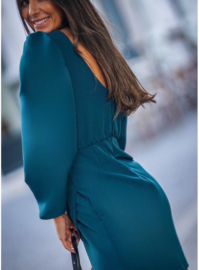 Vestido corto verde con mangas largas