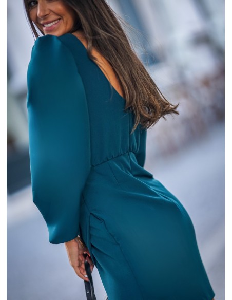 Short green dress with long sleeves