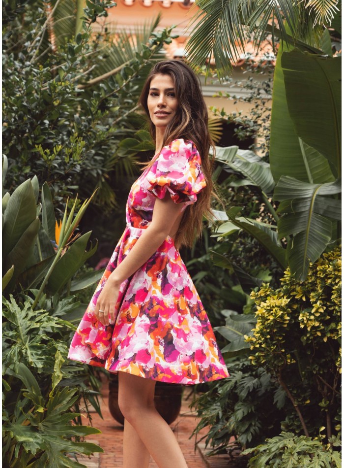 Robe courte imprimée avec dos ouvert