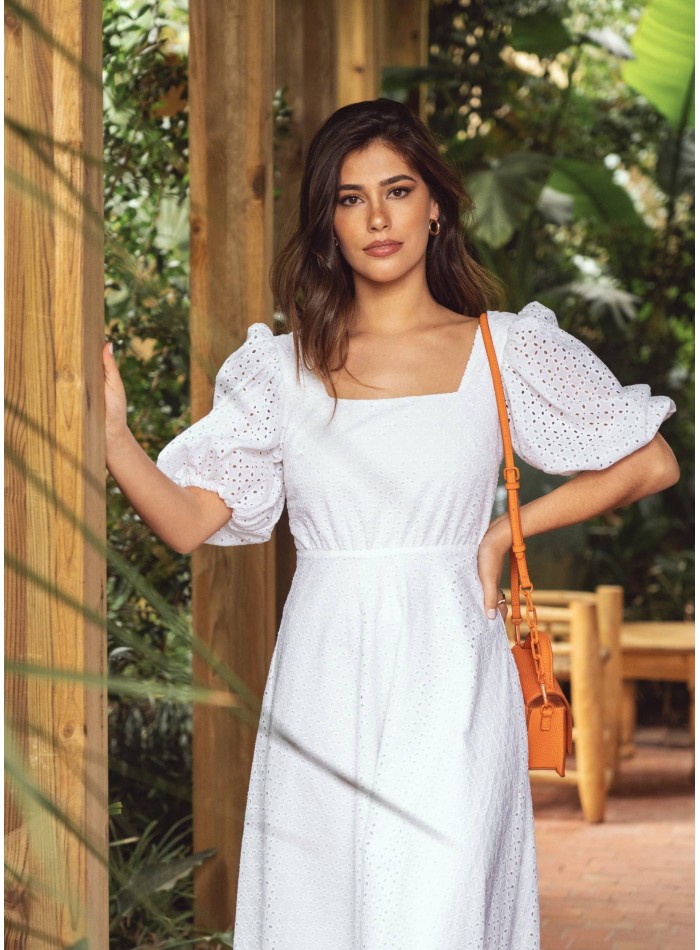 Vestido midi blanco con bordado inglés