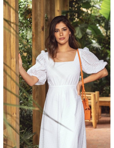 Vestido midi blanco con bordado inglés