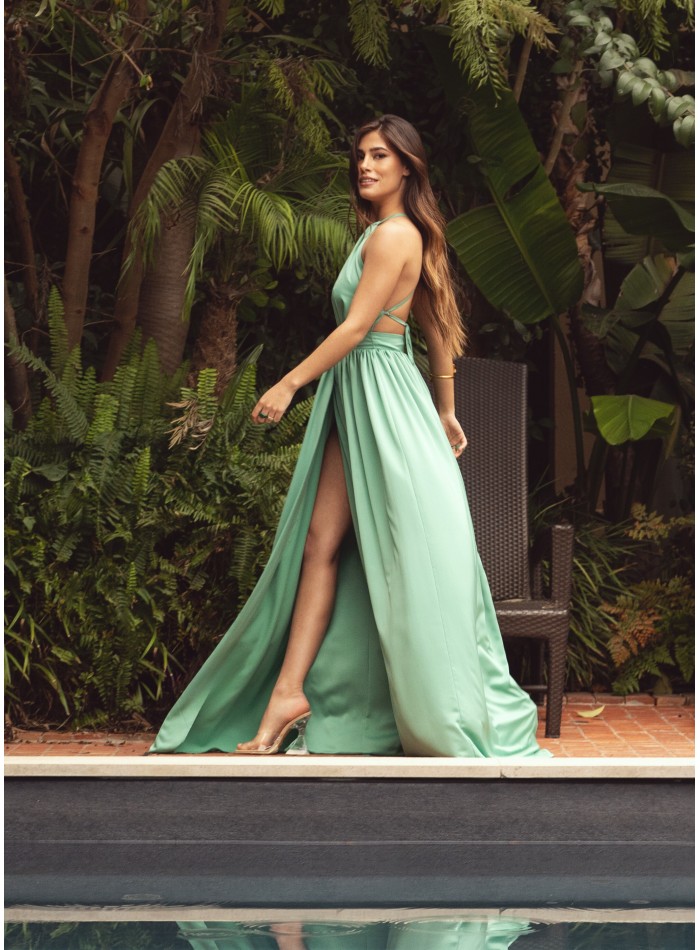 Vestido largo verde menta con escote halter