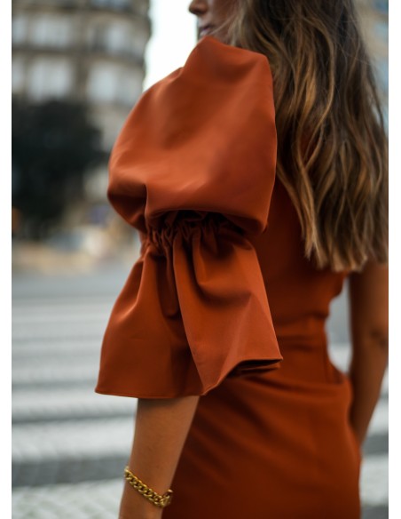 Asymmetrical short russet dress with sleeves