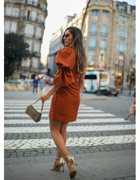 Vestido corto color teja asimétrico con manga