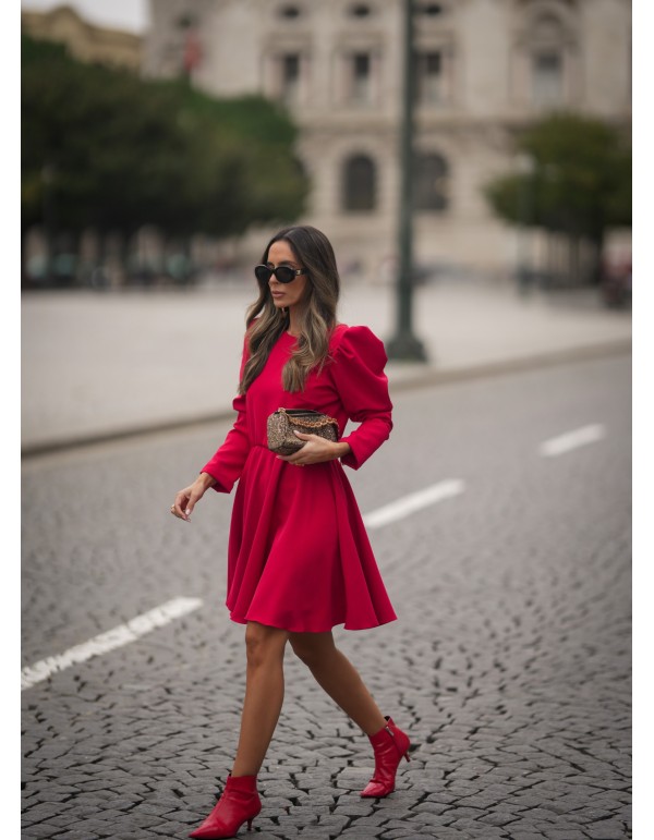 Robe rouge courte avec dos ouvert