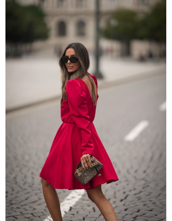 Robe rouge courte avec dos ouvert 2