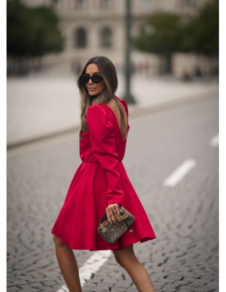Robe rouge courte avec dos ouvert