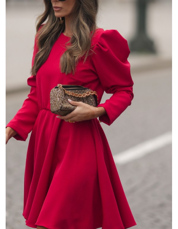 Short red dress with open back 2