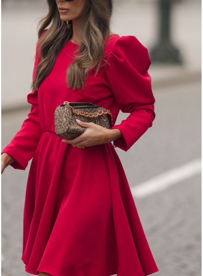 Robe rouge courte avec dos ouvert
