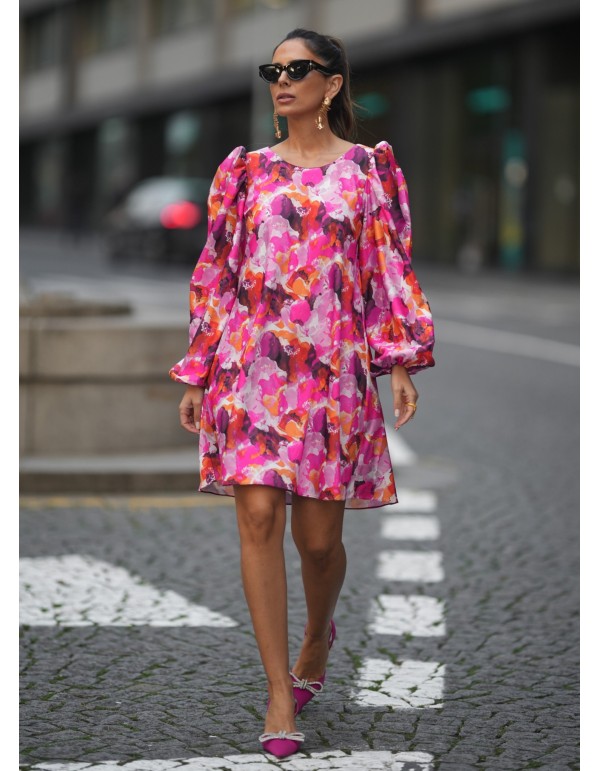 Robe courte à imprimé floral dans les tons roses