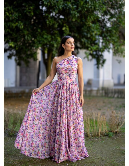 Robe longue drapée imprimée avec encolure asymétrique