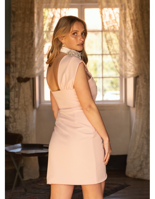 Short pink dress with square neckline 2