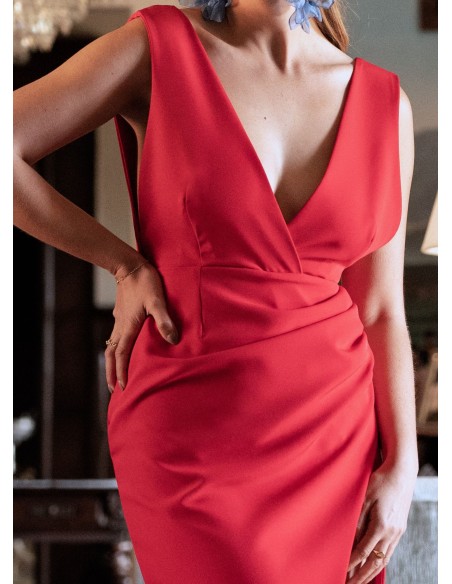 Robe midi rouge à décolleté plongeant