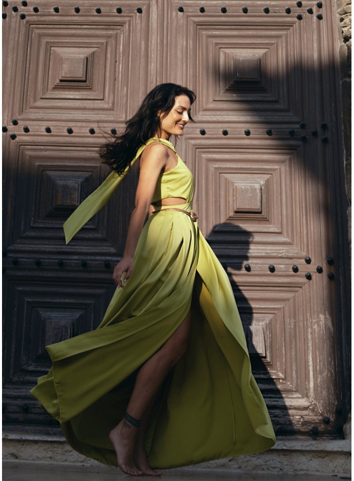 Vestido largo verde lima con aberturas