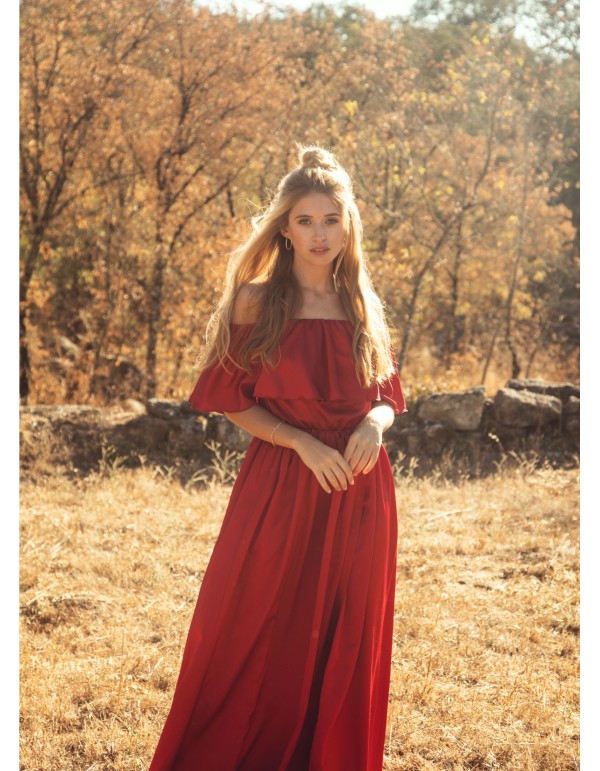 Vestido largo rojo con escote palabra de honor 2