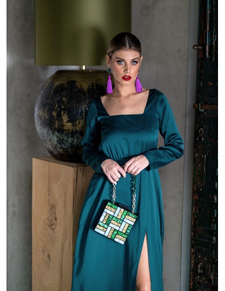 Robe longue verte à encolure carrée