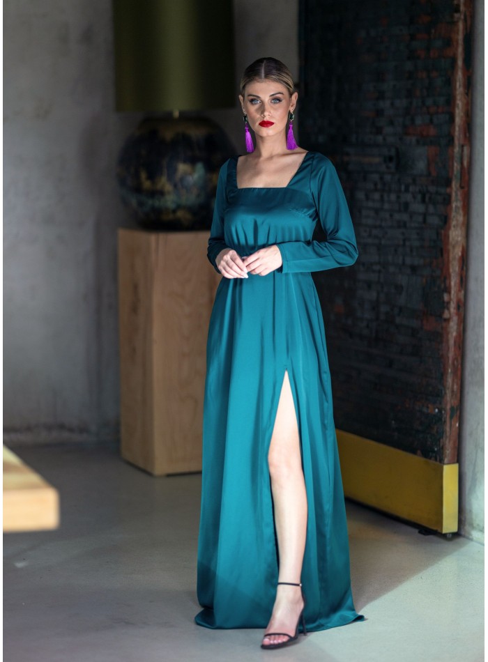 Robe longue verte à encolure carrée