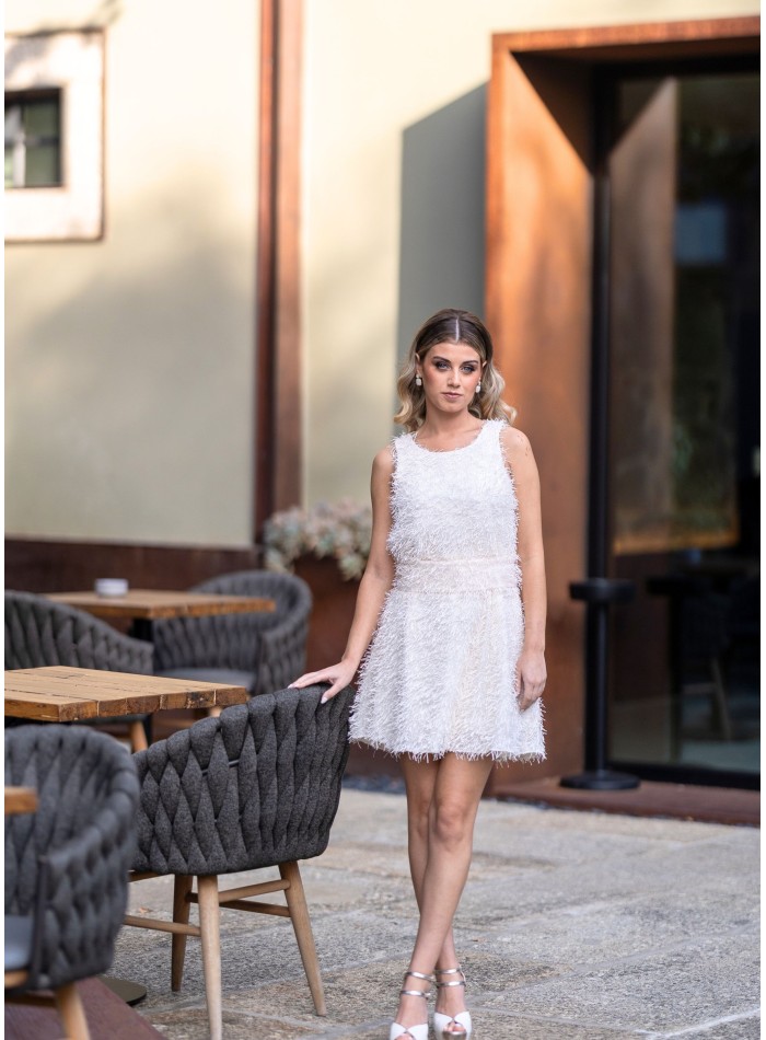 Vestido corto blanco con flecos