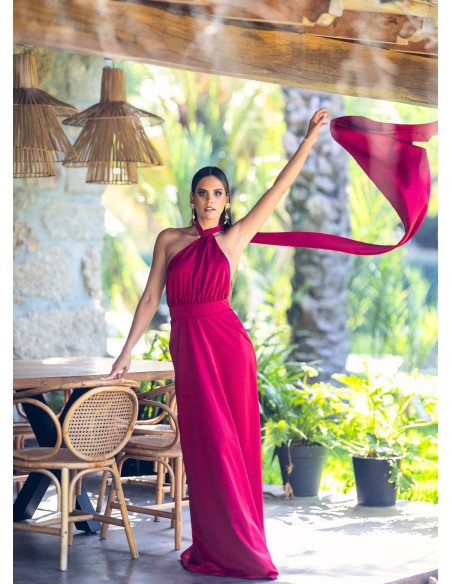 Longue robe rouge évasée avec cape